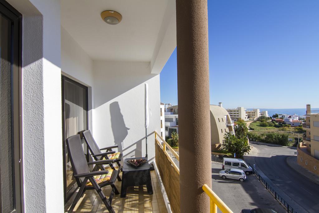 Apartmento Praia Da Dona Ana Lagos Habitación foto
